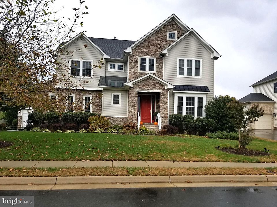 1st image of 21839 Knob Hill Pl