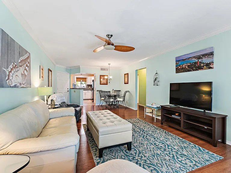 4 Westwood Ave — Photo 9