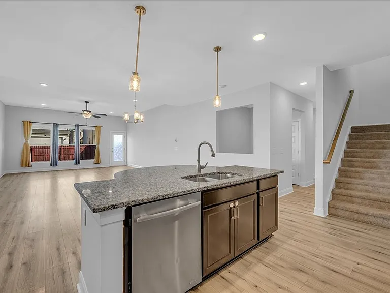 1121 Carlisle Pl — Photo 7