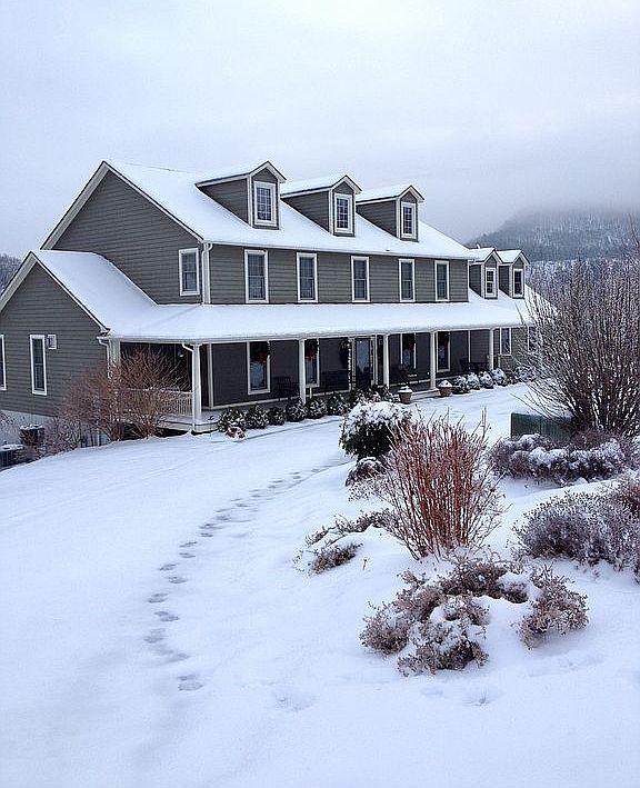 2nd image of 555 Lower River Rd