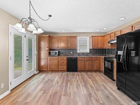 5th image of 3915 Bronson Ln