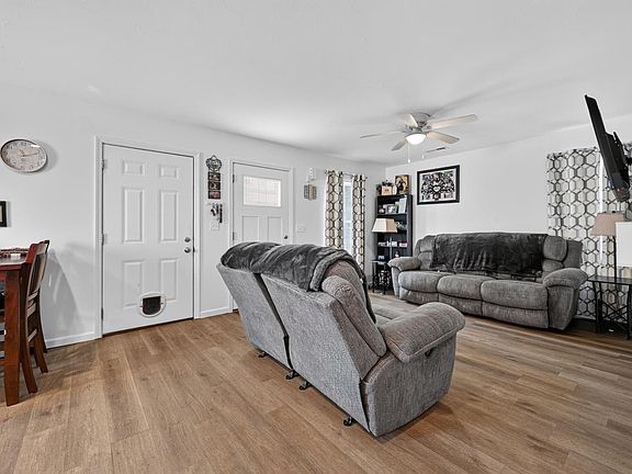 3rd image of 802 S Warpath Dr