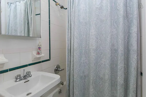 Rented by Charles Coutinho LLC | media 28