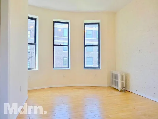 Rented by Mdrn Residential | media 22