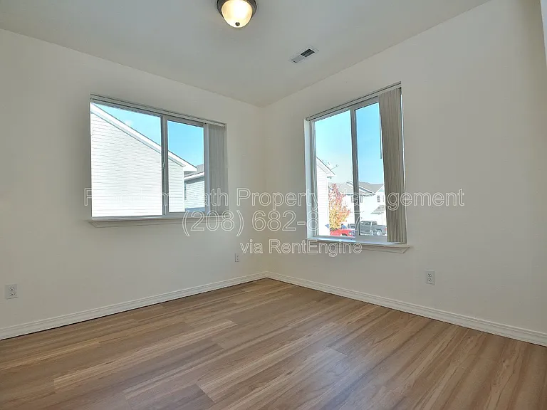 7830 N Mather Ct — Photo 18