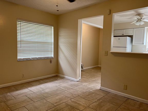 5th image of 233 Evergreen Dr