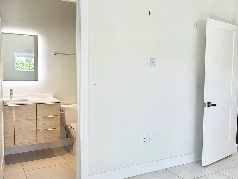 643 Jefferson Ave #9 — Photo 10