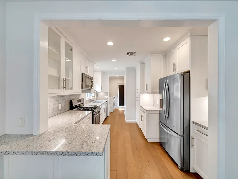 4833 Longridge Ave #1 — Photo 10