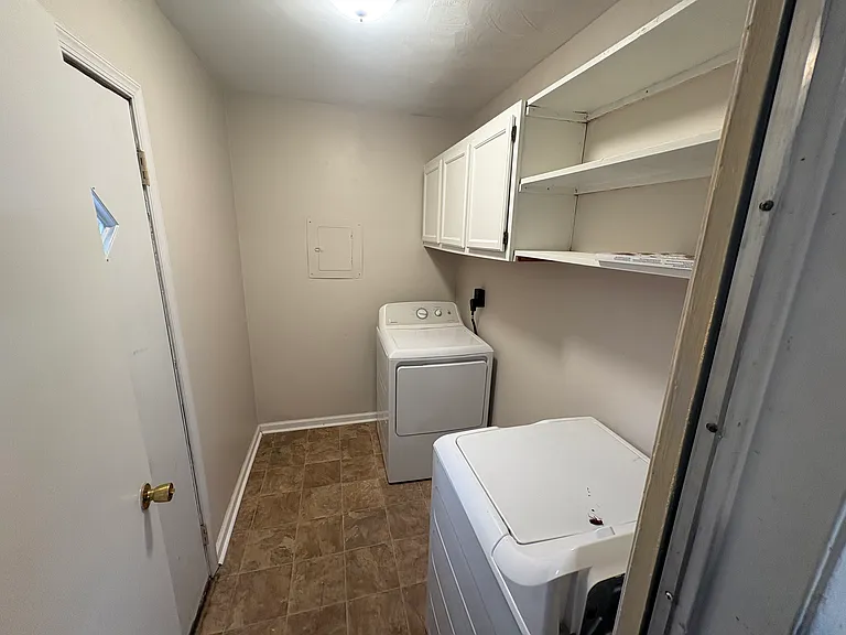 813 S Grosvenor Ct — Photo 21