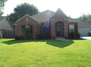 106 S 14th St, Lavaca, AR 72941