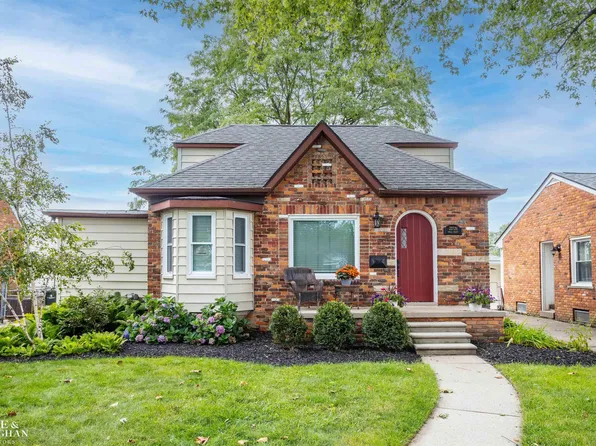 22726 Mylls St, Saint Clair Shores, MI 48081