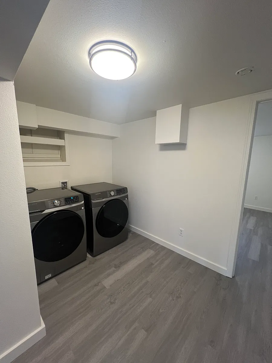 Building Photo - 1903 Burwell St #2