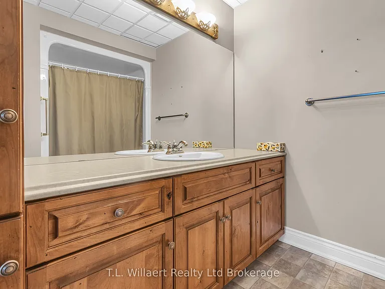 17 Brock St W #310 — Photo 7