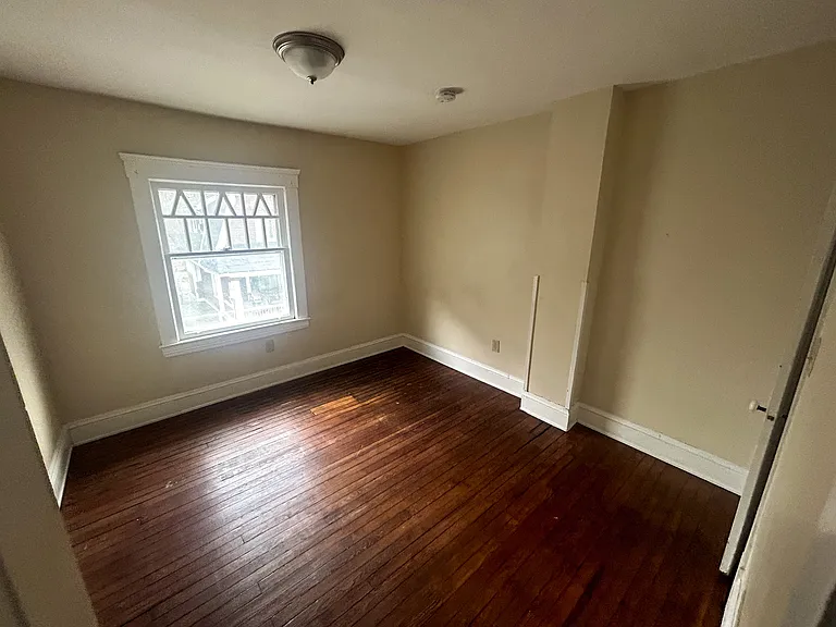 9804 Newton Ave — Photo 15