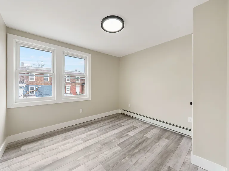 286 N 6th St #3 — Photo 5