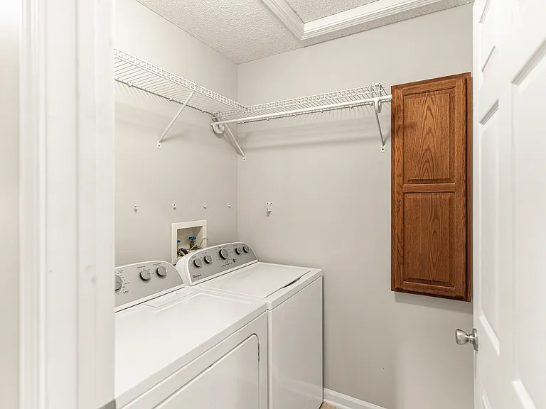 2112 Saratoga Dr — Photo 1