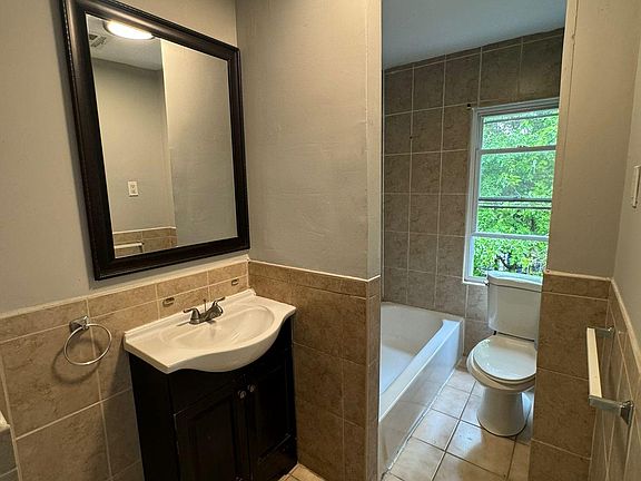 5th image of 189 Orange Ave #2