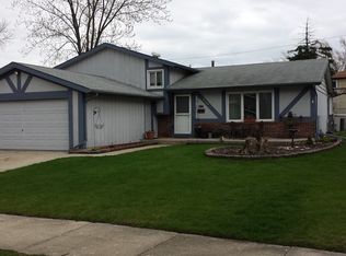 5149 Newport Dr, Oak Forest, IL 60452