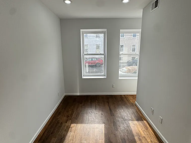 196 Malvern St #3 — Photo 8