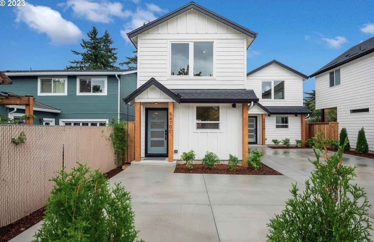 5470 SE Bybee Blvd photo 1