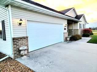 415 Elk Ln, Howards Grove, WI 53083