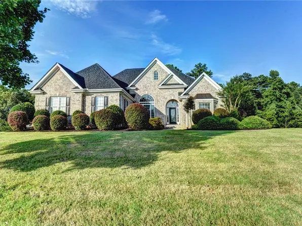 453 Thomas Dr, Loganville, GA 30052