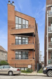2438 N Clybourn Ave #2, Chicago, IL, 60618