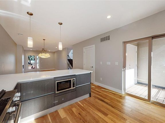 4th image of 1930 Grove St Unit 3