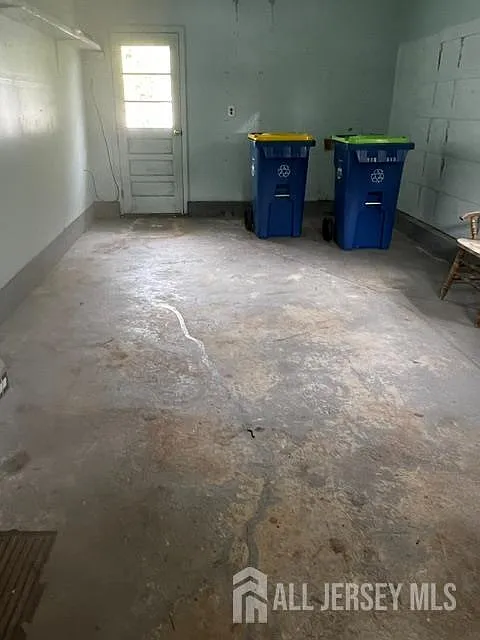 4 bed, 2.0 bath, 1700 sqft, $3,600 — Photo 4