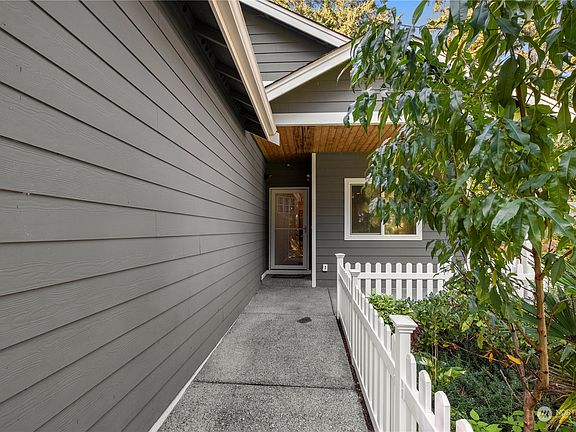 4th image of 1912 LAKE Drive SW