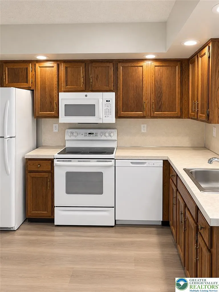 2 bed, 2.0 bath, 1083 sqft, $2,100 — Photo 4