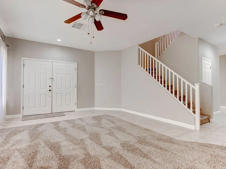 809 Royal Birch Ln — Photo 6