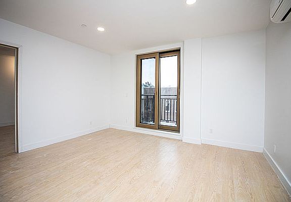 4th image of 379 Harman St APT 4B
