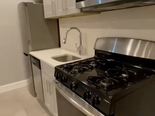 326 Fort Washington Avenue image 1 of 5