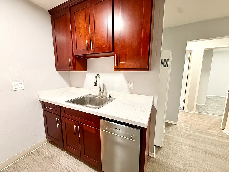 475 Alcatraz Ave #8 — Photo 5