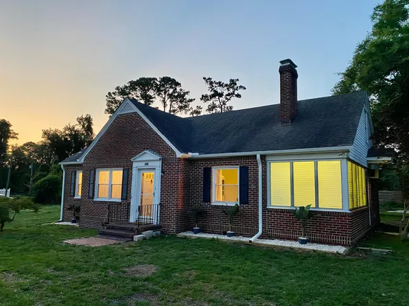 5031 Oleander Dr, Wilmington, NC 28403