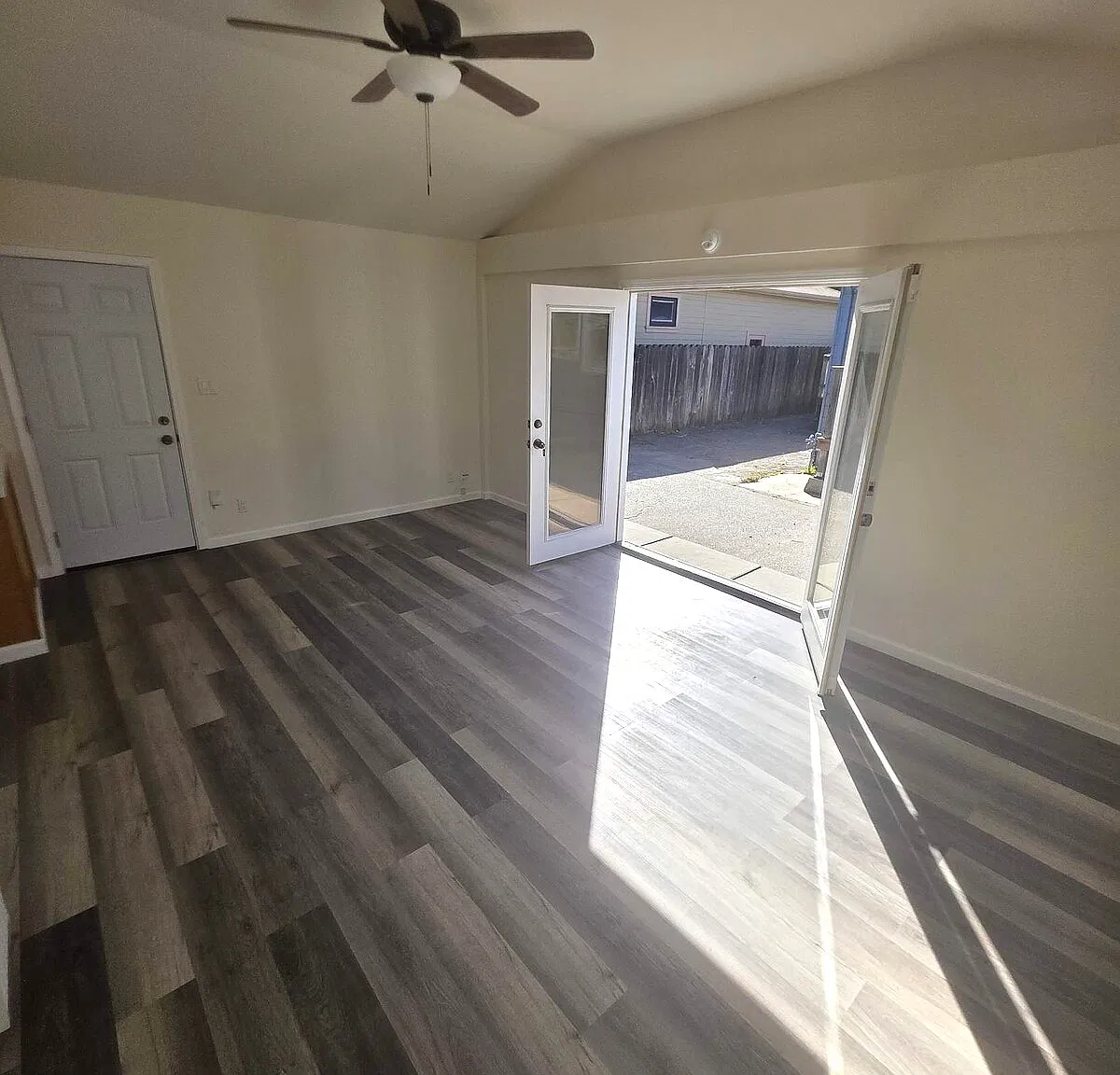 Studio, 330 sqft, $2,400 — Photo 3