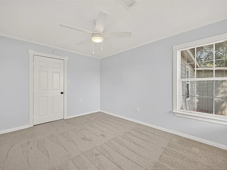 714 E Humble St — Photo 25
