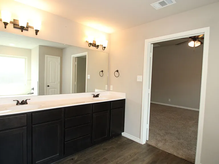 902 Clanton Cv — Photo 18