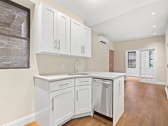 4th image of 420 E 66th St APT 3D