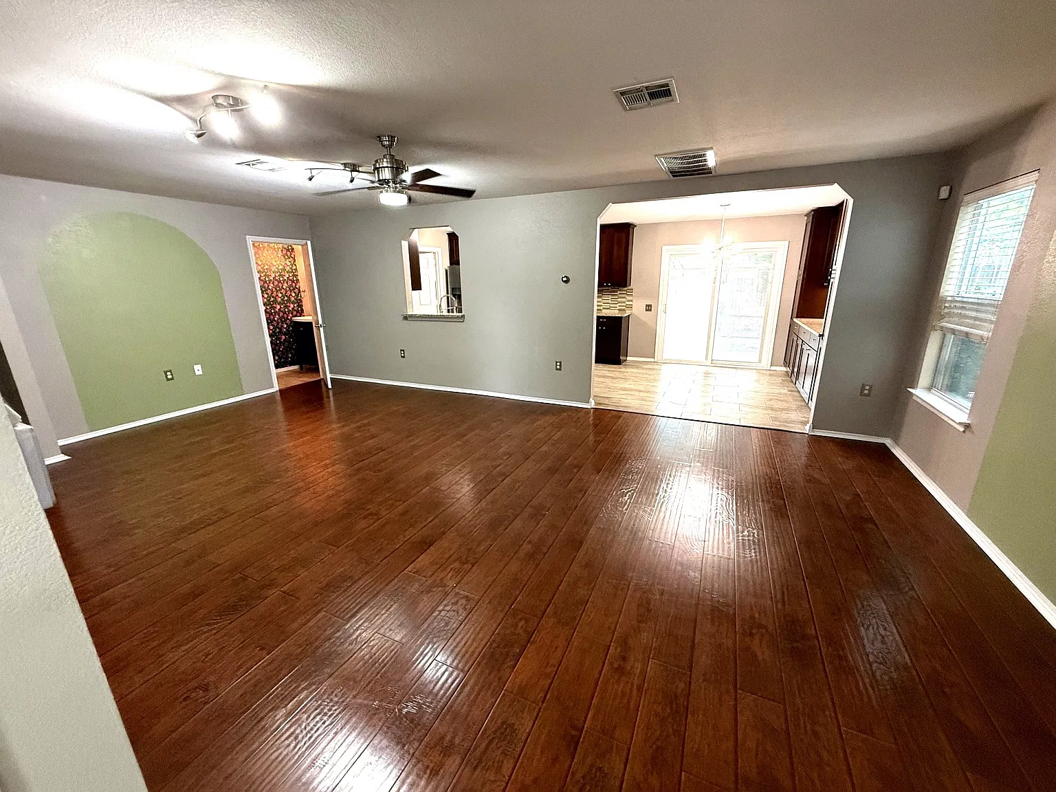 3 bed, 2.5 bath, 1856 sqft, $2,400 — Photo 1