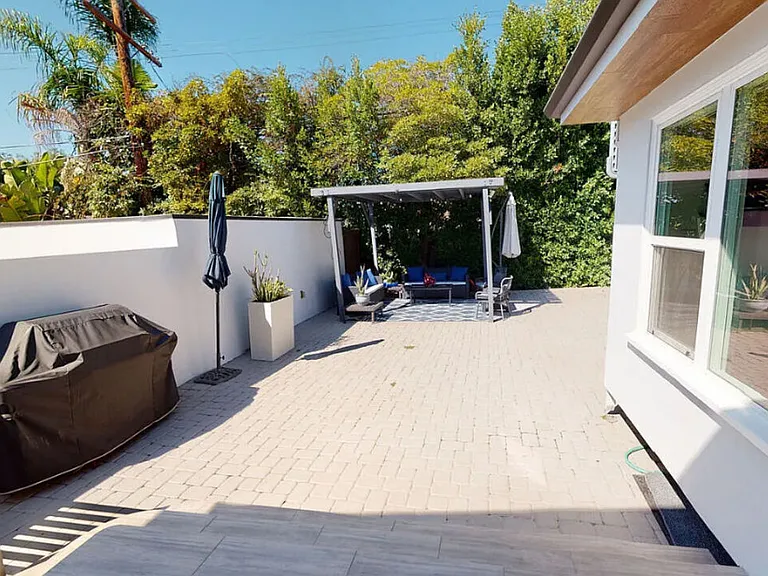 10331 La Grange Ave — Photo 15