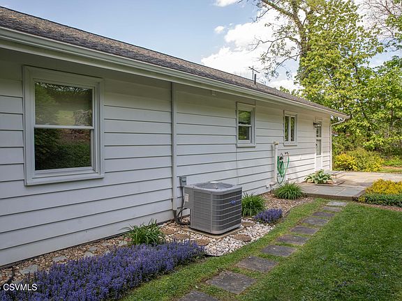5th image of 249 Hilltop Rd