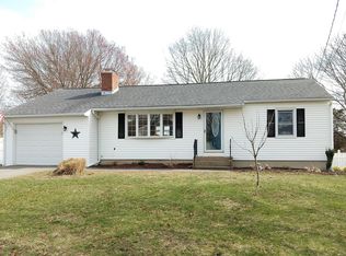 11 Maynard Cir, Old Saybrook, CT 06475