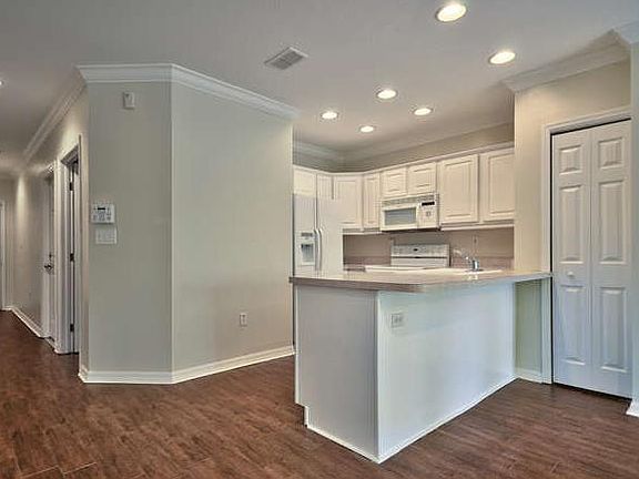 3rd image of 2914 W Gandy Blvd Unit D