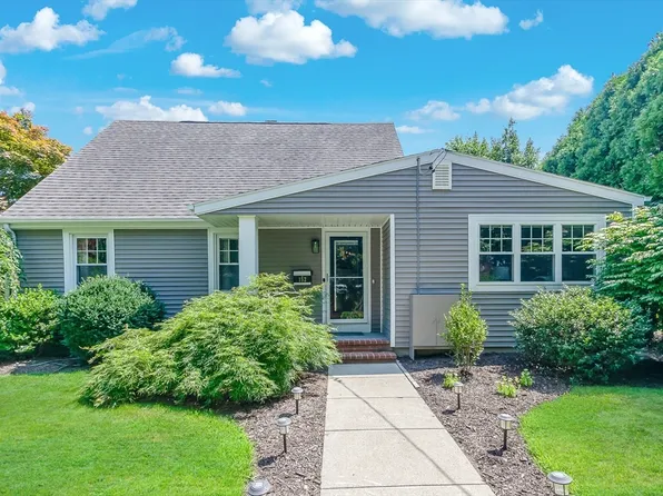 152 Huntington Ave, Dartmouth, MA 02747