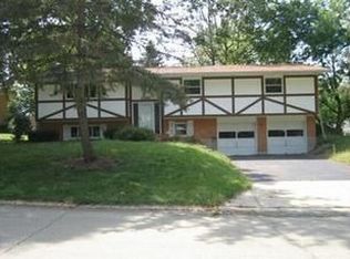 3016 Meadowcrest Ln, Dayton, OH 45440