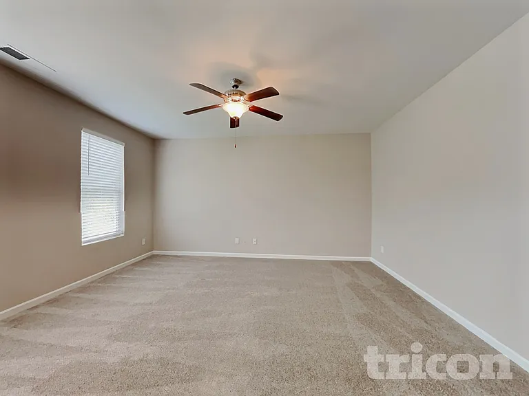 142 Daisy Cir — Photo 2