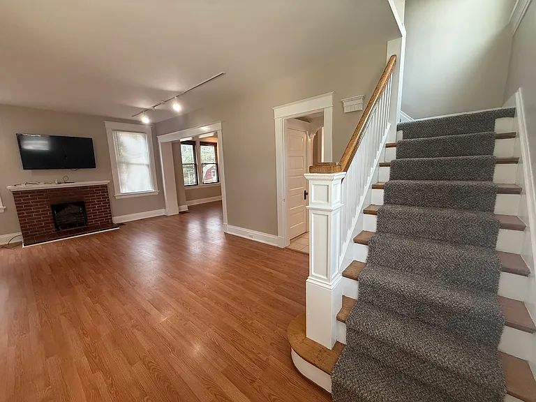1013 Delta Ave — Photo 9