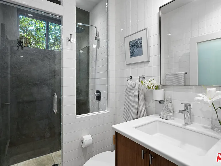 8735 Dorrington Ave — Photo 17